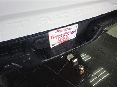 2017 Toyota Tacoma SR5 V6 4DR CREW CAB/V6   - Photo 32 - Hamilton, OH 45015
