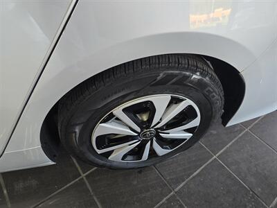 2018 Toyota Prius Prime Plus   - Photo 31 - Hamilton, OH 45015