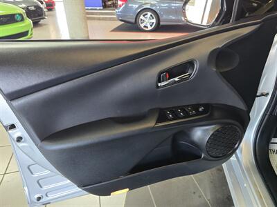 2018 Toyota Prius Prime Plus   - Photo 7 - Hamilton, OH 45015