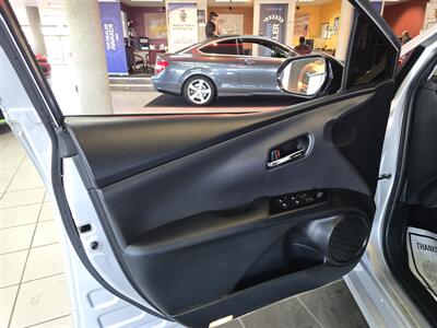 2018 Toyota Prius Prime Plus   - Photo 9 - Hamilton, OH 45015