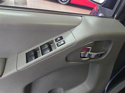 2018 Nissan Frontier SV CREW CAB4X4   - Photo 17 - Hamilton, OH 45015