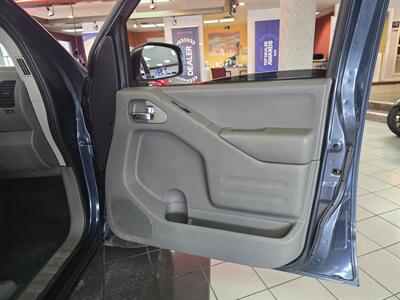 2018 Nissan Frontier SV CREW CAB4X4   - Photo 12 - Hamilton, OH 45015