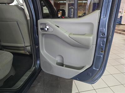 2018 Nissan Frontier SV CREW CAB4X4   - Photo 15 - Hamilton, OH 45015