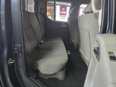 2018 Nissan Frontier SV CREW CAB4X4   - Photo 16 - Hamilton, OH 45015