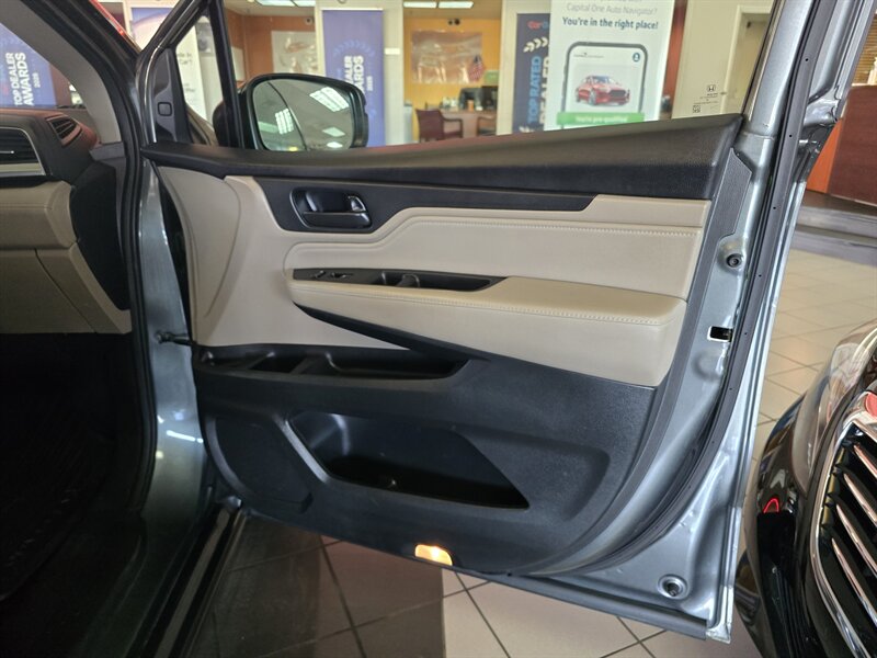 2018 Honda Odyssey Touring 4DR MINI-VAN - Photo 10 - Hamilton, OH 45015