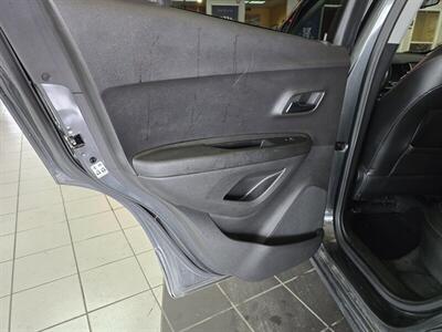 2020 Chevrolet Trax LT 4DR CROSSOVER   - Photo 10 - Hamilton, OH 45015