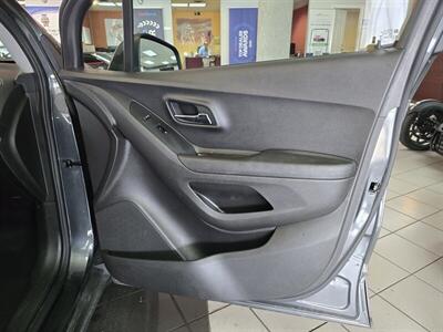 2020 Chevrolet Trax LT 4DR CROSSOVER   - Photo 15 - Hamilton, OH 45015
