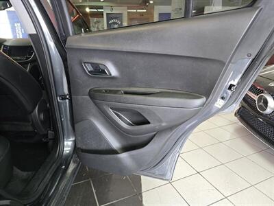 2020 Chevrolet Trax LT 4DR CROSSOVER   - Photo 12 - Hamilton, OH 45015