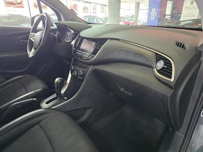 2020 Chevrolet Trax LT 4DR CROSSOVER   - Photo 13 - Hamilton, OH 45015