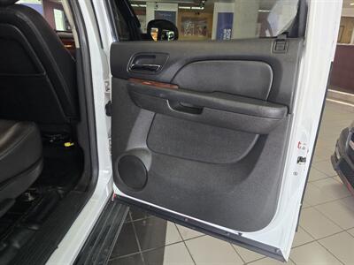 2013 GMC Yukon XL Fleet 2500 4DR SUV 4X4 - Photo 16 - Hamilton, OH 45015