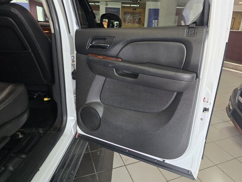 2013 GMC Yukon XL Fleet 2500 4DR SUV 4X4 - Photo 16 - Hamilton, OH 45015