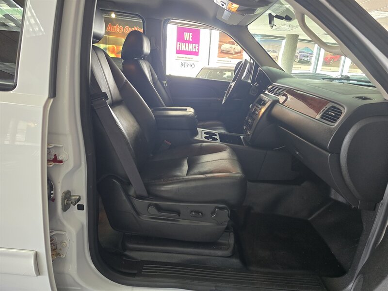 2013 GMC Yukon XL Fleet 2500 4DR SUV 4X4 - Photo 15 - Hamilton, OH 45015