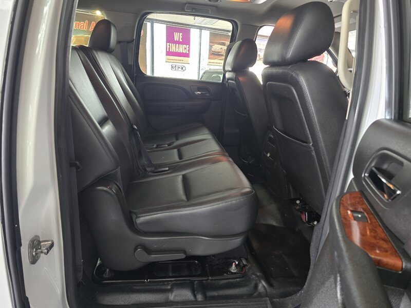 2013 GMC Yukon XL Fleet 2500 4DR SUV 4X4 - Photo 17 - Hamilton, OH 45015