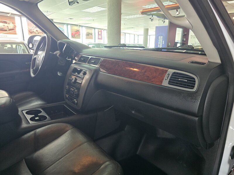 2013 GMC Yukon XL Fleet 2500 4DR SUV 4X4 - Photo 14 - Hamilton, OH 45015
