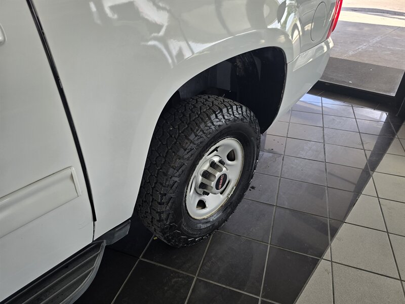 2013 GMC Yukon XL Fleet 2500 4DR SUV 4X4 - Photo 32 - Hamilton, OH 45015