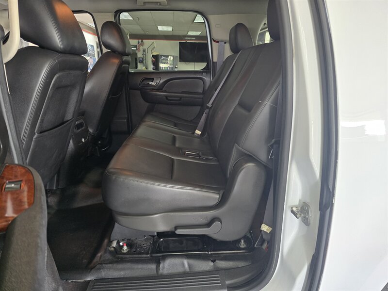 2013 GMC Yukon XL Fleet 2500 4DR SUV 4X4 - Photo 10 - Hamilton, OH 45015