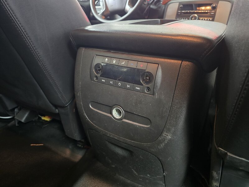 2013 GMC Yukon XL Fleet 2500 4DR SUV 4X4 - Photo 28 - Hamilton, OH 45015