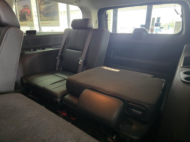 2013 GMC Yukon XL Fleet 2500 4DR SUV 4X4 - Photo 11 - Hamilton, OH 45015