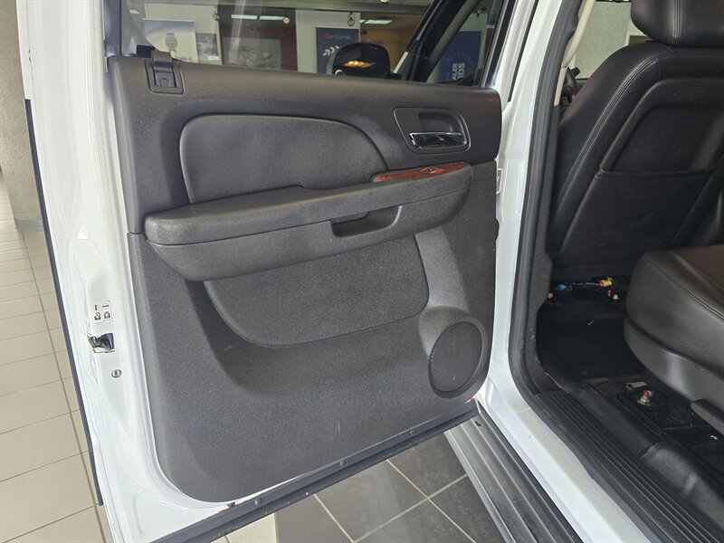 2013 GMC Yukon XL Fleet 2500 4DR SUV 4X4 - Photo 9 - Hamilton, OH 45015