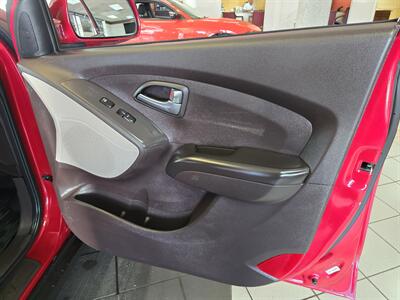 2015 Hyundai Tucson GLS 4DR SUV   - Photo 13 - Hamilton, OH 45015