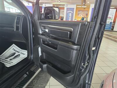 2015 RAM 1500 Sport 4DR CREW CAB 4X4   - Photo 13 - Hamilton, OH 45015