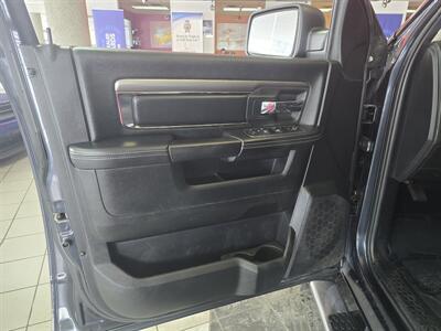 2015 RAM 1500 Sport 4DR CREW CAB 4X4   - Photo 8 - Hamilton, OH 45015