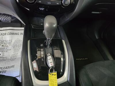 2016 Nissan Rogue SV 4DR SUV AWD   - Photo 22 - Hamilton, OH 45015