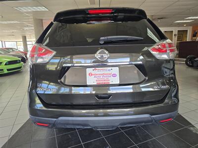 2016 Nissan Rogue SV 4DR SUV AWD   - Photo 5 - Hamilton, OH 45015