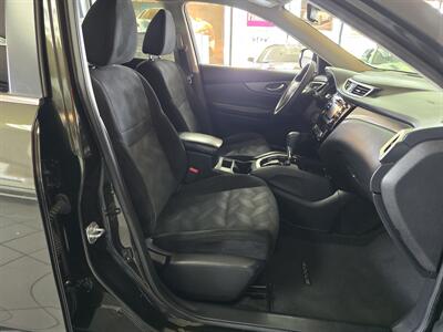 2016 Nissan Rogue SV 4DR SUV AWD   - Photo 16 - Hamilton, OH 45015