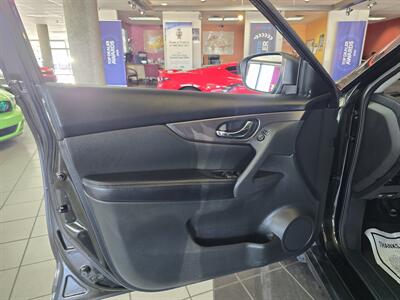 2016 Nissan Rogue SV 4DR SUV AWD   - Photo 7 - Hamilton, OH 45015