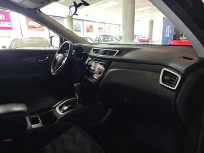 2016 Nissan Rogue SV 4DR SUV AWD   - Photo 15 - Hamilton, OH 45015
