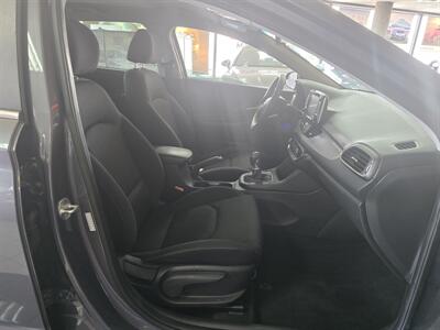 2018 Hyundai Elantra GT 4DR HATCHBACK   - Photo 14 - Hamilton, OH 45015