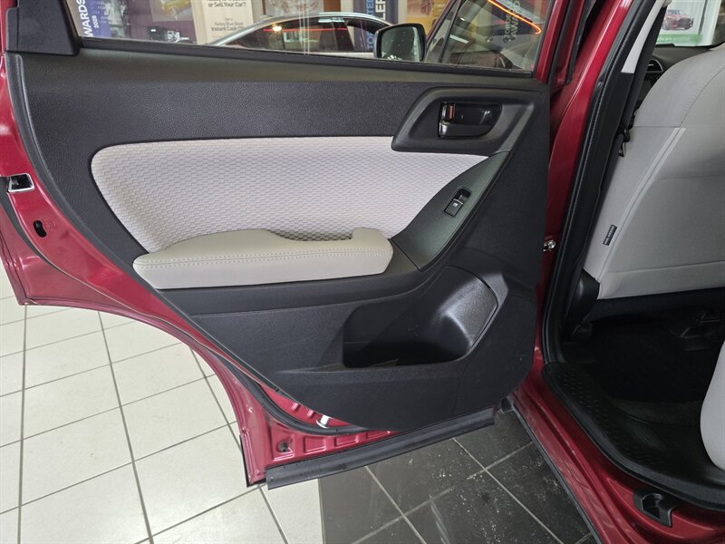 2018 Subaru Forester 2.5i - Photo 10 - Hamilton, OH 45015