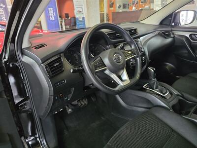 2019 Nissan Rogue Sport S   - Photo 8 - Hamilton, OH 45015