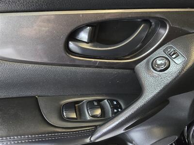 2019 Nissan Rogue Sport S   - Photo 17 - Hamilton, OH 45015