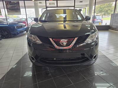 2019 Nissan Rogue Sport S   - Photo 2 - Hamilton, OH 45015