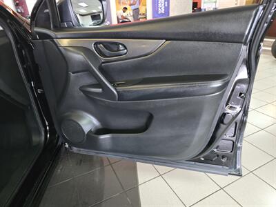2019 Nissan Rogue Sport S   - Photo 12 - Hamilton, OH 45015