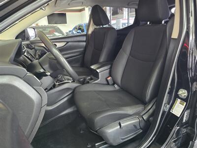 2019 Nissan Rogue Sport S   - Photo 9 - Hamilton, OH 45015