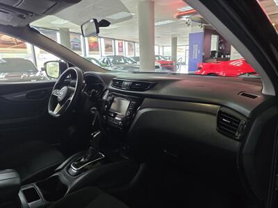 2019 Nissan Rogue Sport S   - Photo 13 - Hamilton, OH 45015
