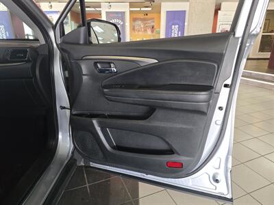 2019 Honda Ridgeline Sport 4DR CREW CAB 4X4   - Photo 12 - Hamilton, OH 45015