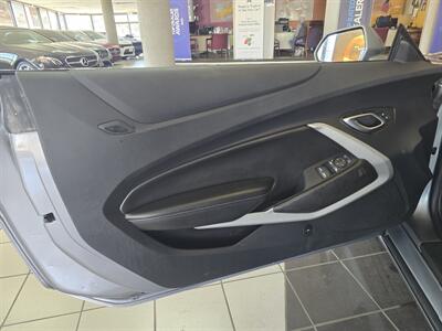 2023 Chevrolet Camaro LT  2DR CONVERTIBLE w/1LT   - Photo 15 - Hamilton, OH 45015
