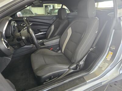 2023 Chevrolet Camaro LT  2DR CONVERTIBLE w/1LT   - Photo 17 - Hamilton, OH 45015