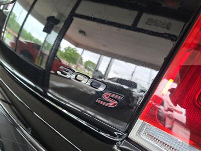 2021 Chrysler 300 Series S V6   - Photo 28 - Hamilton, OH 45015