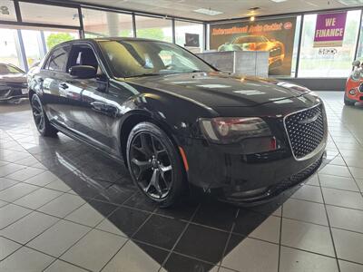 2021 Chrysler 300 Series S V6   - Photo 3 - Hamilton, OH 45015