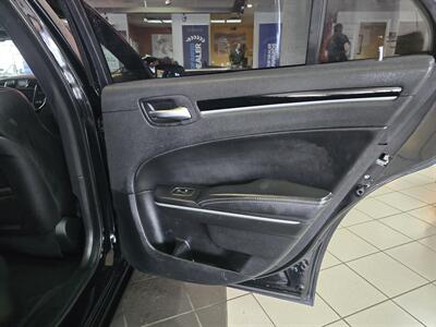2021 Chrysler 300 Series S V6   - Photo 12 - Hamilton, OH 45015