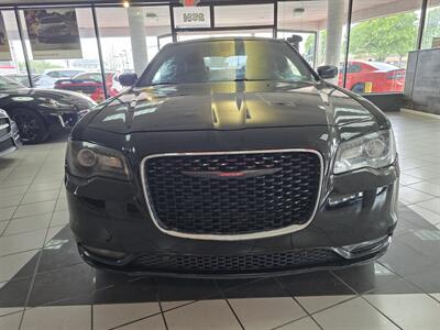 2021 Chrysler 300 Series S V6   - Photo 2 - Hamilton, OH 45015