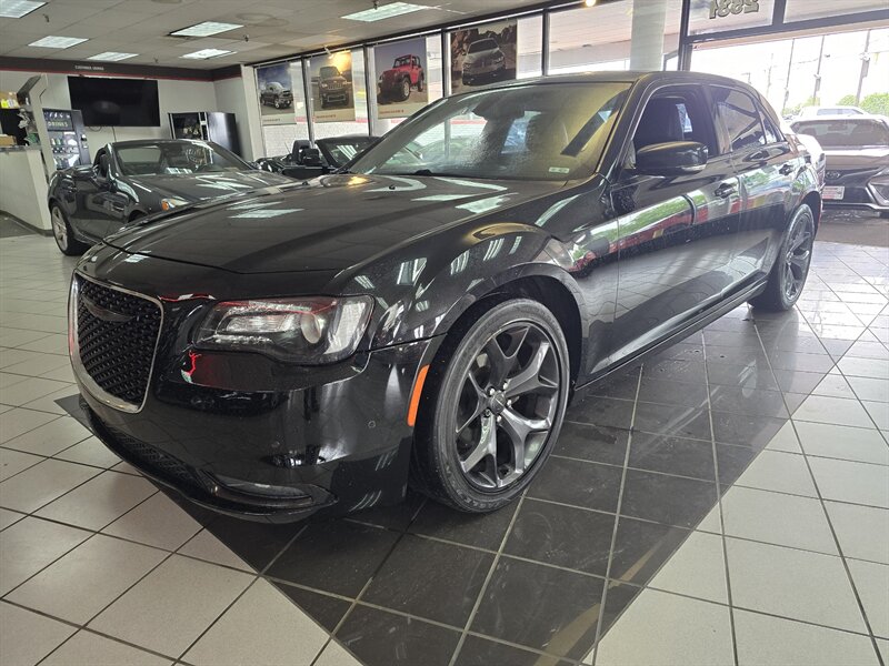 2021 Chrysler 300 Series S V6   - Photo 1 - Hamilton, OH 45015