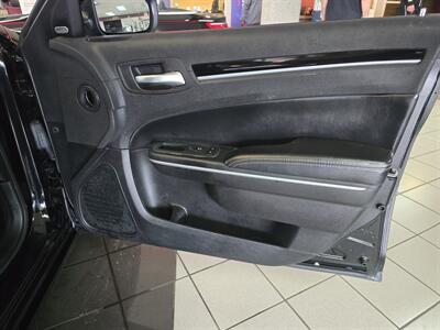 2021 Chrysler 300 Series S V6   - Photo 9 - Hamilton, OH 45015