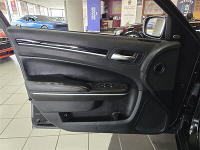 2021 Chrysler 300 Series S V6   - Photo 7 - Hamilton, OH 45015
