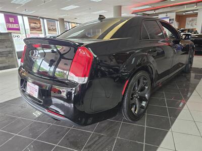 2021 Chrysler 300 Series S V6   - Photo 4 - Hamilton, OH 45015